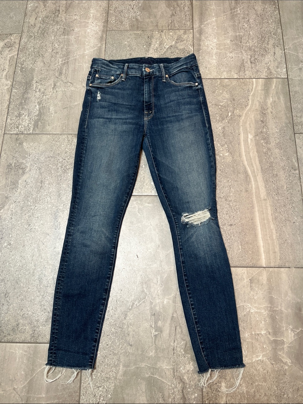 MOTHER High Waisted Looker Ankle “Close to the Edge” Fray Denim Jeans